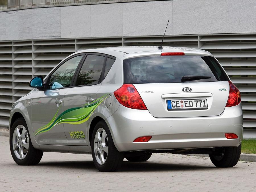  Kia cee&rsquo;d hybrid 2008 года  (фото 6 из 11)